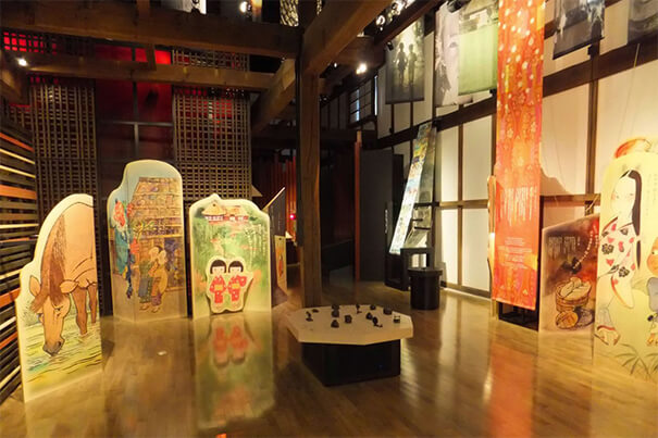 Bên trong Mukashi-banashi-gura.